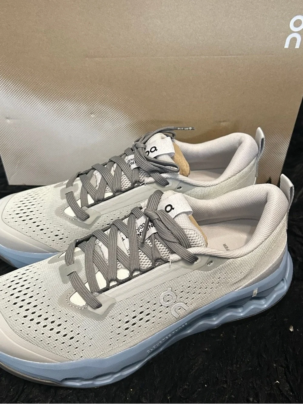 ON CLOUDSURFER Trail glacier dust athletic training running shoes sneakers sz 8 - Picture 6 of 7
